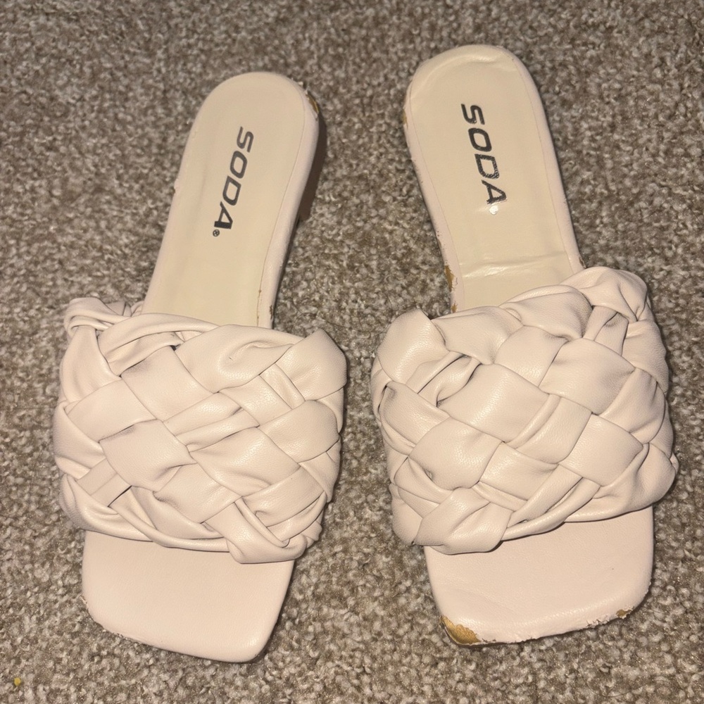 Soda Women's Cream Woven Slide Sandals